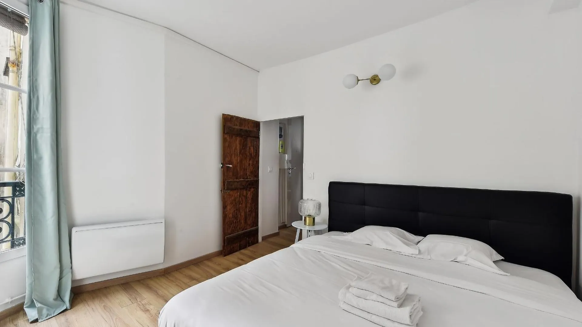 Apartment Ferienwohnung Montmartre 2Br Cozy Paris